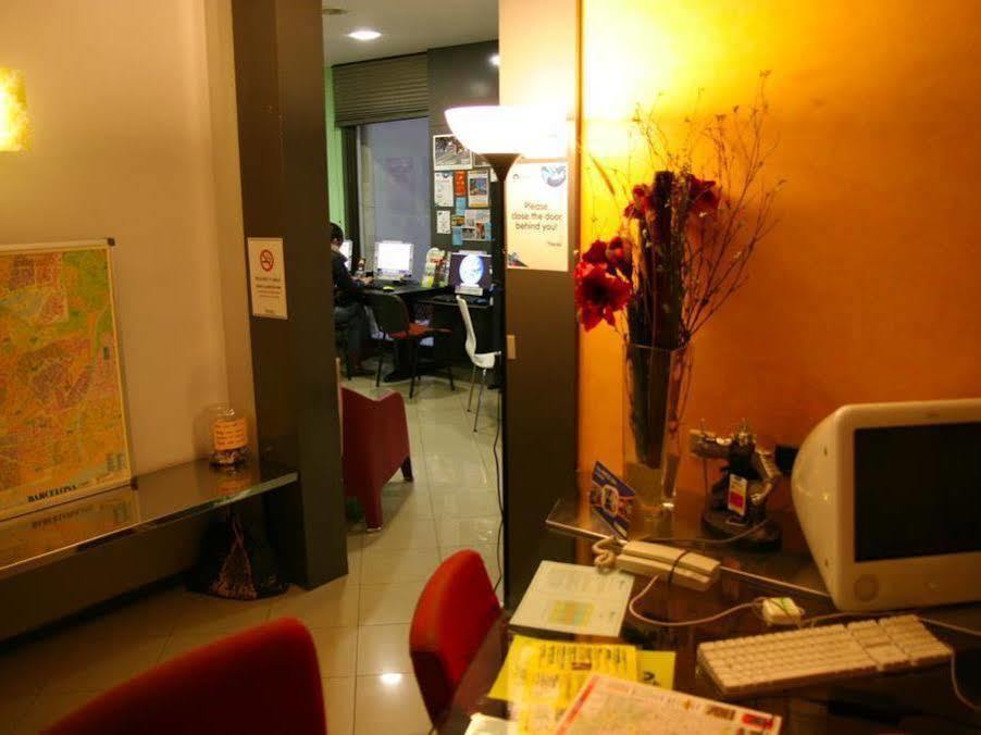 Alternative Creative Youth Hostel Barcelona Bagian luar foto