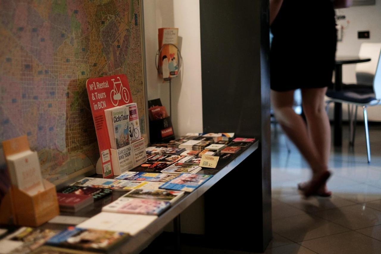 Alternative Creative Youth Hostel Barcelona Bagian luar foto